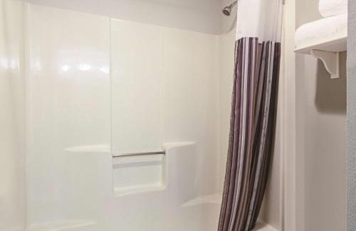 Survey Creek Hotel | La Quinta Inn by Wyndham Ft. Lauderdale Tamarac East