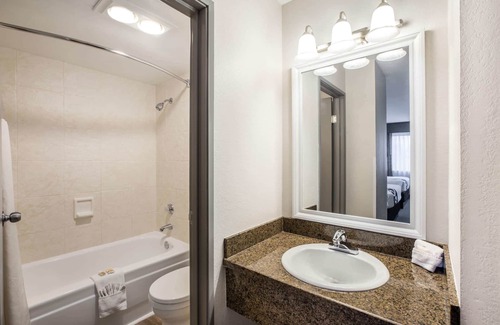 Paine Field-Lake Stickney Hotel | La Quinta Inn by Wyndham Everett