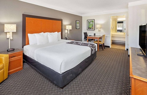 Ventura Hotel | La Quinta Inn by Wyndham Ventura