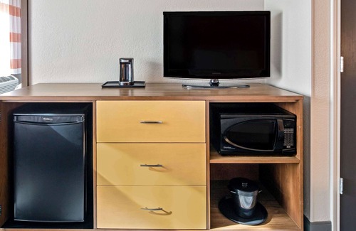 Downtown Hotel | La Quinta Inn & Suites by Wyndham San Francisco Airport N