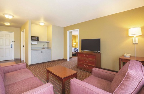 Bentonville Hotel | La Quinta Inn & Suites by Wyndham Bentonville
