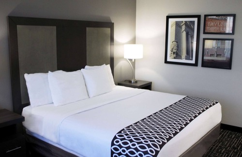 Market East District Hotel | La Quinta Inn & Suites by Wyndham Indianapolis Downtown