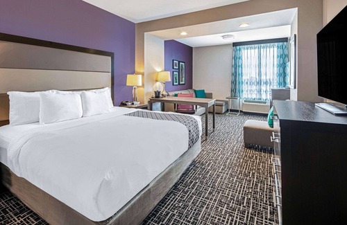 McAllen Hotel | La Quinta Inn & Suites by Wyndham McAllen La Plaza Mall