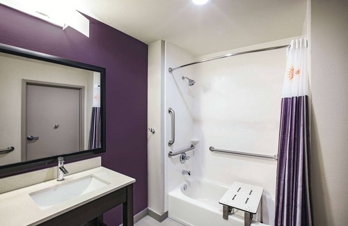 McAllen Hotel | La Quinta Inn & Suites by Wyndham McAllen La Plaza Mall