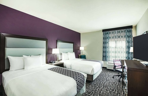 McAllen Hotel | La Quinta Inn & Suites by Wyndham McAllen La Plaza Mall
