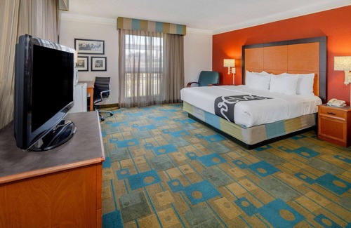 East Irvine Hotel | La Quinta Inn & Suites by Wyndham Irvine Spectrum