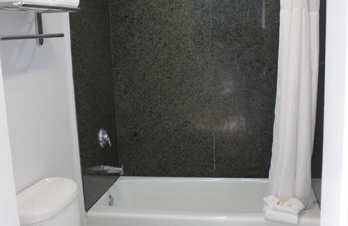 East Daytona Hotel | La Quinta Inn & Suites by Wyndham Oceanfront Daytona Beach