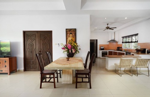 Ban Saiyuan Villa | La Romanee - Large 3BR Tropical Garden