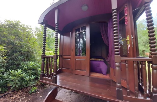 Grayan-Et-L'Hopital RV Rental | 'La roulotte d'Alany' with Private Garden