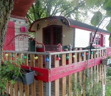 La Celle Bed & Breakfast | La Roulotte De Lola - Chambre d'hôtes