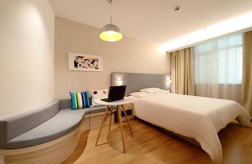Mondeville Apartment | La ruelle - Studio