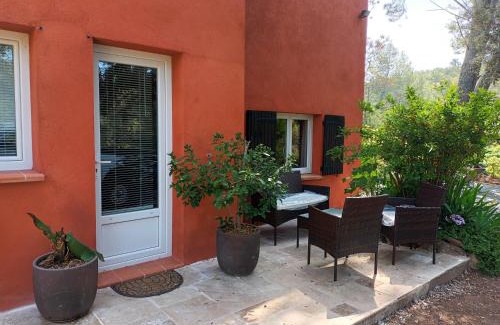 Puget-Ville Apartment | La Salamandre,Charmant T2 Calme et nature à Puget-Ville