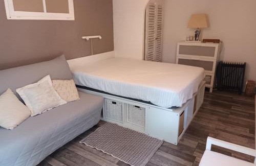 Puget-Ville Apartment | La Salamandre,Charmant T2 Calme et nature à Puget-Ville