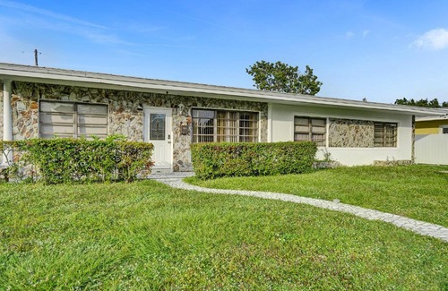 Ives Estates Villa | La Serre Miami Home & Private Pool Near Aventura Mall