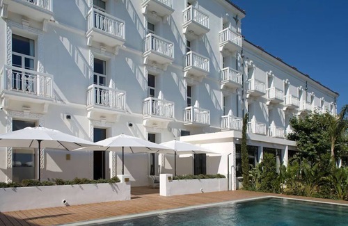 Les Sablettes House | La Seyne-sur-Mer Stay: Exquisite Spa & Panoramic Ocean View, Swimming Pool!