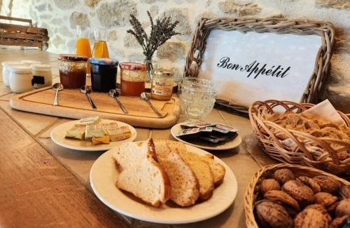 Rieupeyroux Bed & Breakfast | La Source Du Bonheur Chambres et Table d'Hôtes