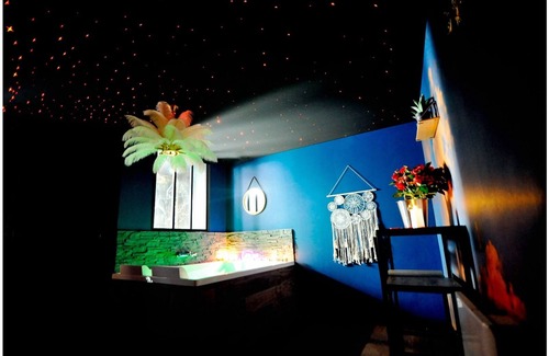 Bourgoin-Jallieu Apartment | La Suite 7ième ciel étoilé/Private XXL spa/High-speed Internet/2 min center