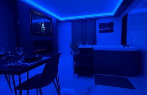 Melun Apartment | La Suite Casa Dé lové 2.0 jacuzzi & cinema privé