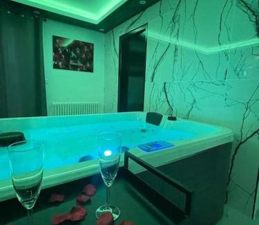 Melun Apartment | La Suite Casa Dé lové 2.0 jacuzzi & cinema privé