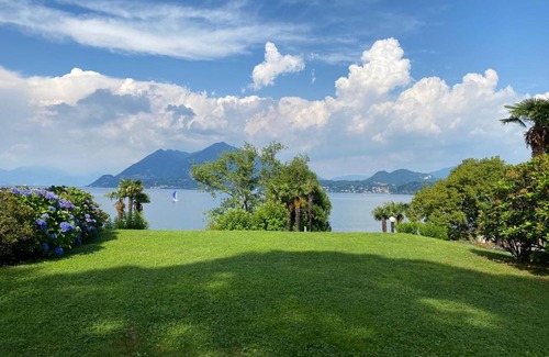 Stresa Apartment | La Suite dell'Artista SWIMMING POOL AND AIR CONDITIONING