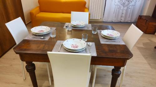 Assisi Apartment | LA SUITE DI SAN RUFINO, 6 minuti da San Carlo Acutis, Centralissimo, Amato dagli Ospiti - Piano Terra, 2 Letti Matrimoniali, Spazioso, Perfetto - MyAssisiSuite, più di un semplice Appartamento - La nostra Forza è DISPONIBILITÀ Live 24-7, MÓWIMY PO POLSKU
