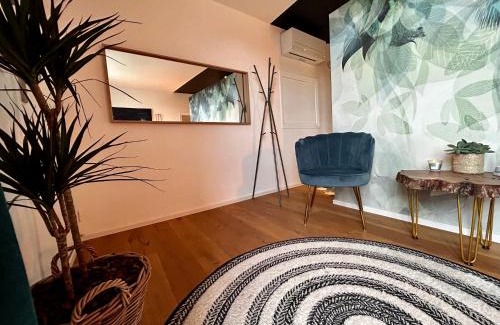 Saint-Martin-de-Londres Apartment | La Suite