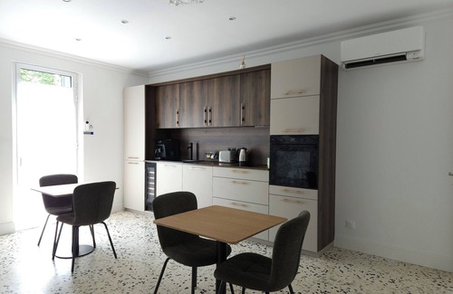 Gignac Bed & Breakfast | La Suite Gellone, bed and breakfast near Saint-Guilhem-Le-Desert.