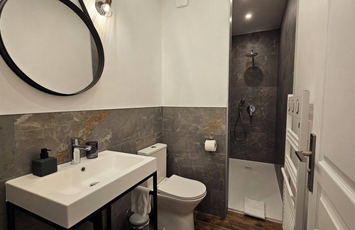Gignac Bed & Breakfast | La Suite Gellone, bed and breakfast near Saint-Guilhem-Le-Desert.