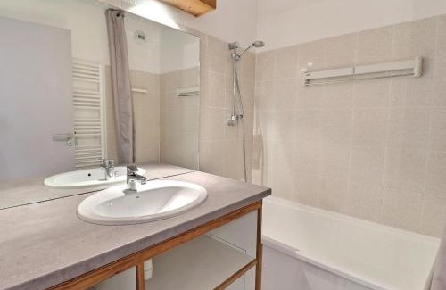 La Perriere Apartment | La Tania : 2 Pièces Cabine, 6 Pers, Balcon, TV, Non-Fumeur - FR-1-182A-35