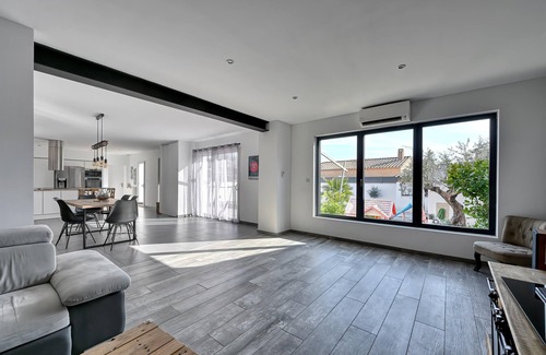 Tavel Villa | La Tavelloise - Modern Villa with Pool