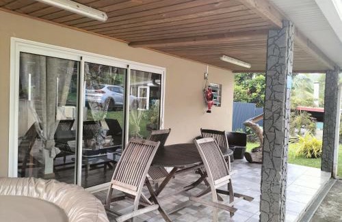 Saint-Benoit House | La Terrasse des amis