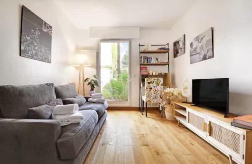 Passy Apartment | La Tour - Studio Trocadero