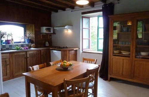 Larbont House | La Tutte de l'Ours, a bright house surrounded by nature.