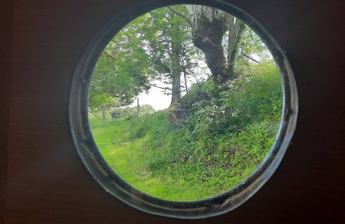 Larbont House | La Tutte de l'Ours, a bright house surrounded by nature.