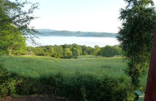 Larbont House | La Tutte de l'Ours, a bright house surrounded by nature.