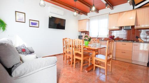 Sant Jaume d'Enveja House | La Vela