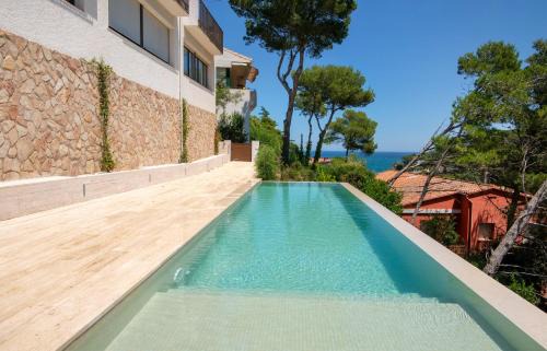 Sa Riera Apartment | La vie en rouge SA RIERA duplex, private parking