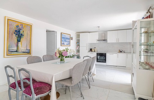 Cannes City Centre Villa | La Villa des Fleurs duplex avec jardin et piscine