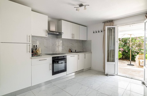 Cannes City Centre Villa | La Villa des Fleurs duplex avec jardin et piscine