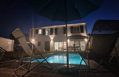 La Flotte Villa | La Villa des Lauriers : villa with heated pool for up to 8 people.