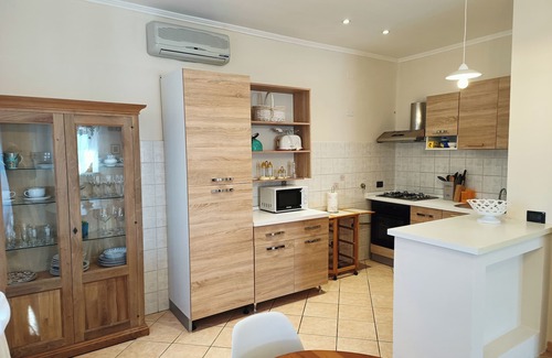 Acquaviva Cottage | LA VINOVA Ancient House Walking Distance - A/C, Private Patio & Panorama