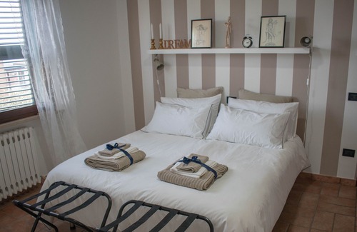 Osimo Apartment | Lacasaceleste is located in Osimo, a hill town.