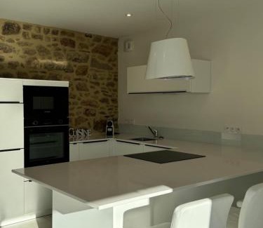 Plougoumelen House | Lacave