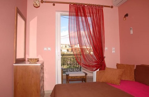 Vigklafia Apartment | Laconia Collection 'Applause Red' Apartment