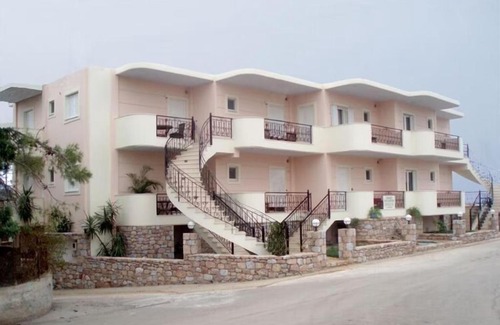 Vigklafia Apartment | Laconia Collection 'Applause Red' Apartment