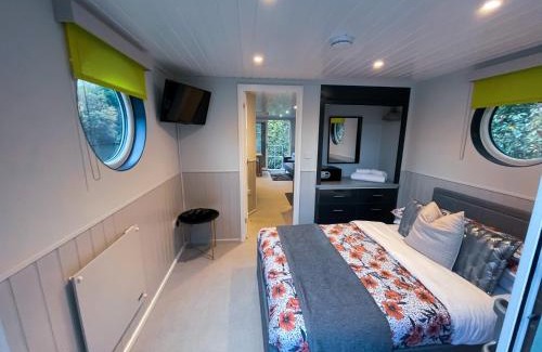 Maidstone Apartment | Lady Florence, Maidstone a Unique River Boat with Castle Views