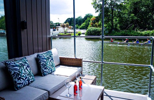 Maidstone Boat Rental | Lady Lily Maidstone River Boat with Castle Views