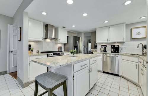 Milwood House | 'Lady Luxe' Amazing Yard! Pet Friendly!