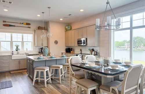 Kingsland House | Lago Bonito - Waterfront w/Private Pool - Lake Views from All Rooms