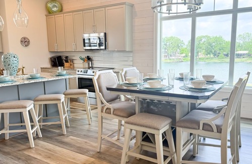 Kingsland House | Lago Bonito - Waterfront w/Private Pool - Lake Views from All Rooms